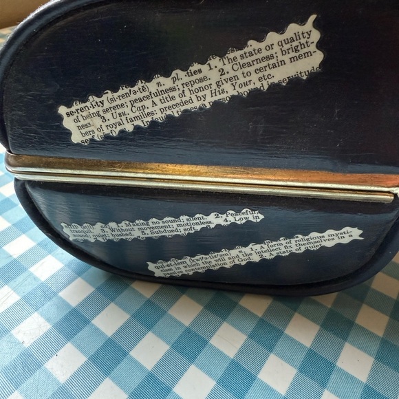 One-of-a-Kind Vintage Clamshell Open Purse Blue Cream Fabric - Picture 6 of 10